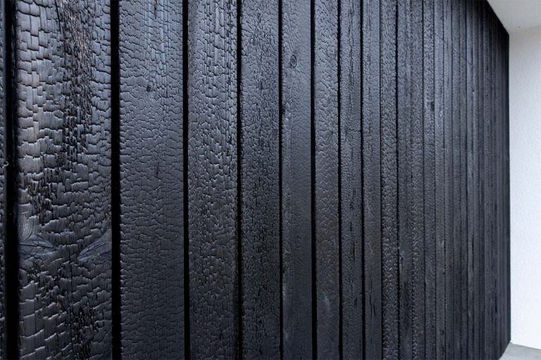 shou-sugi-ban garagedeur