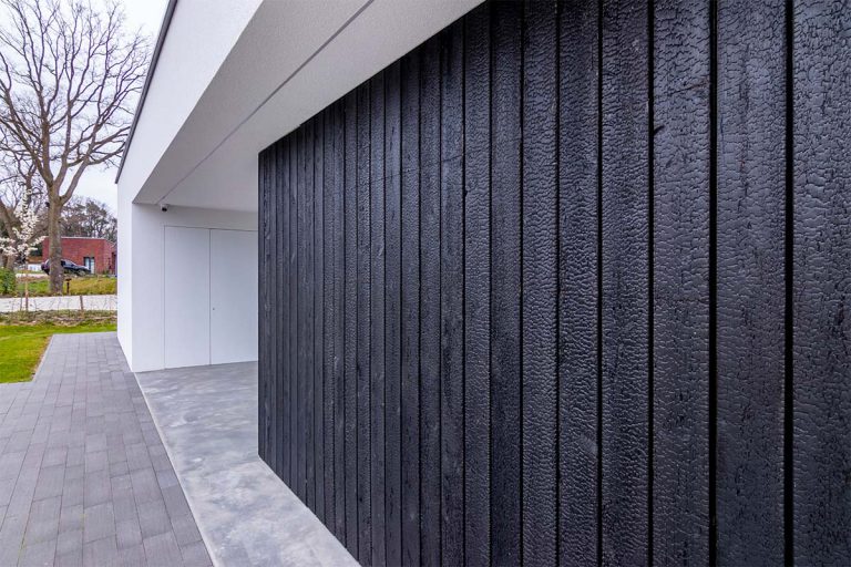 shou sugi ban garagedeur