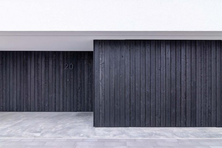 shou sugi ban garagedeur