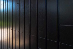 houten sectionaaldeur gelijk met de gevel