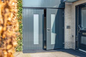 Houten openslaande garagedeur melkglas