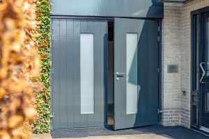 Houten openslaande garagedeur melkglas