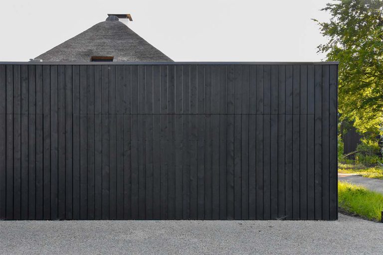 Elektrische garagedeur zwart