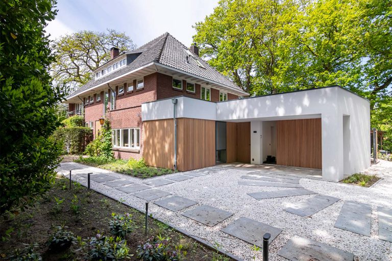 Garagedeur jaren'30 woning