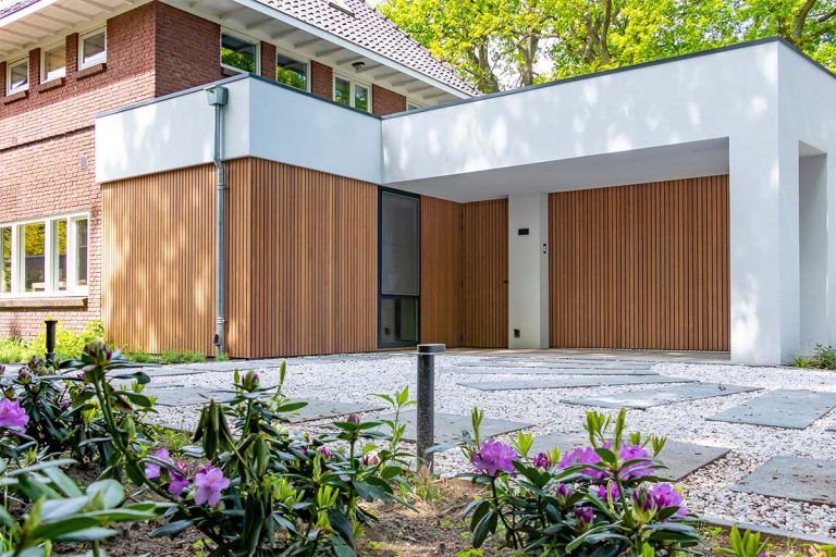 Jaren 30 woning garagedeur