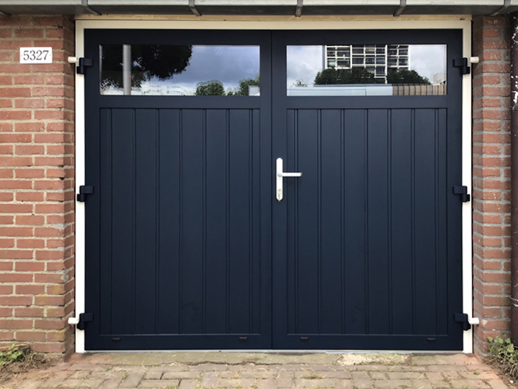 Openslaande garagedeuren Different Doors