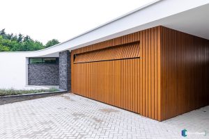 houten-garagedeur-Different-Doors-moderne-villa