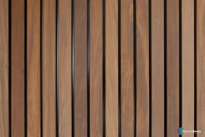 Afrormosia houten garagedeur verticaal