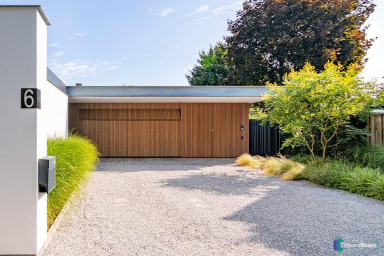 Different Doors houten garagedeur