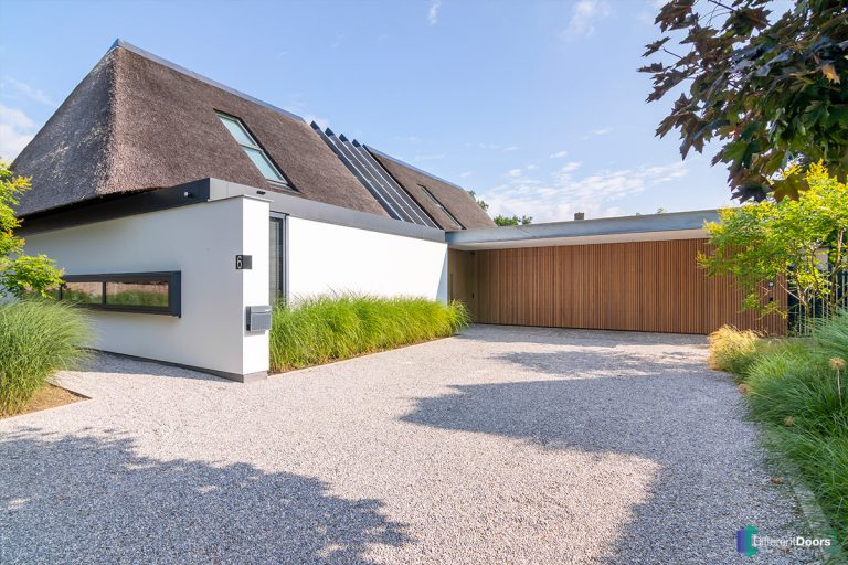 Different Doors houten garagedeur