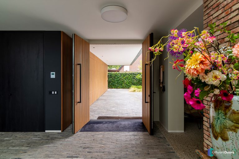 Voordeur Different Doors