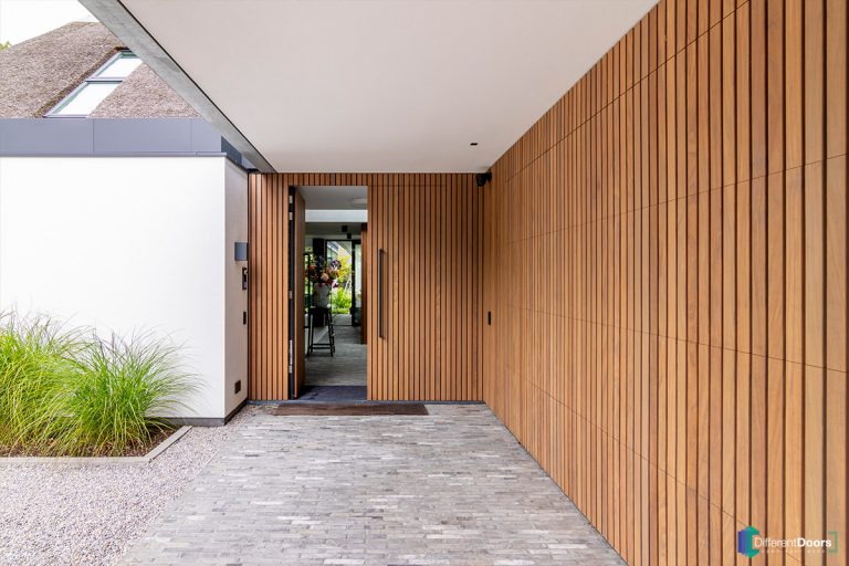 Voordeur Different Doors