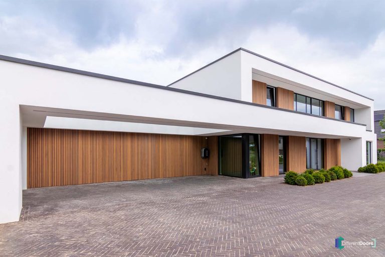 exclusieve villa garagedeur
