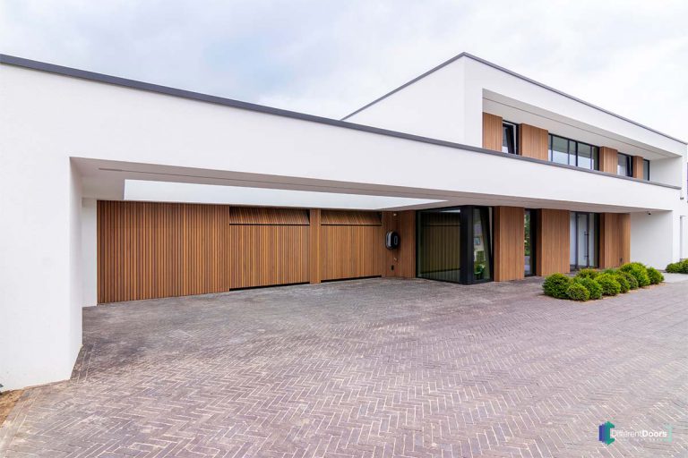 Garagedeur exclusieve villa