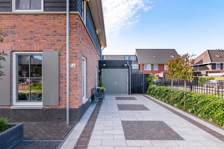 Strakke openslaande garagedeur