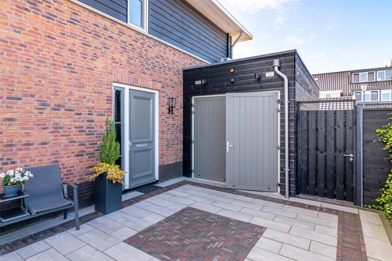 Strakke openslaande garagedeur