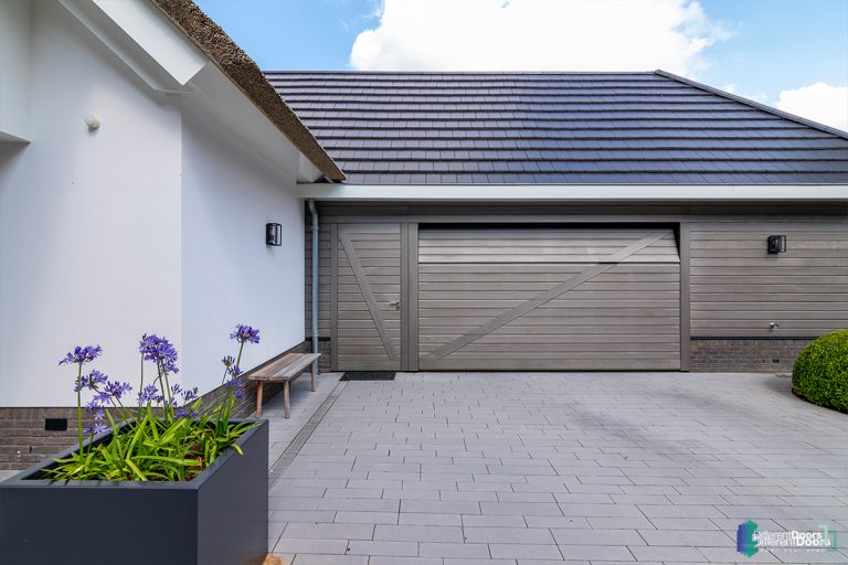 Houten garagedeur grijs