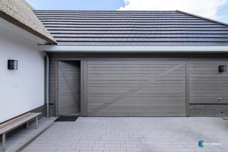 Houten sectionaaldeur grijs