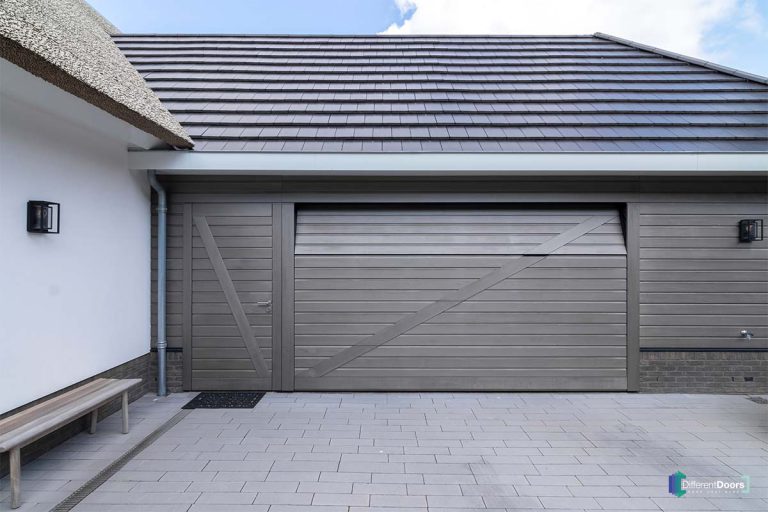 Elektrische houten garagedeur