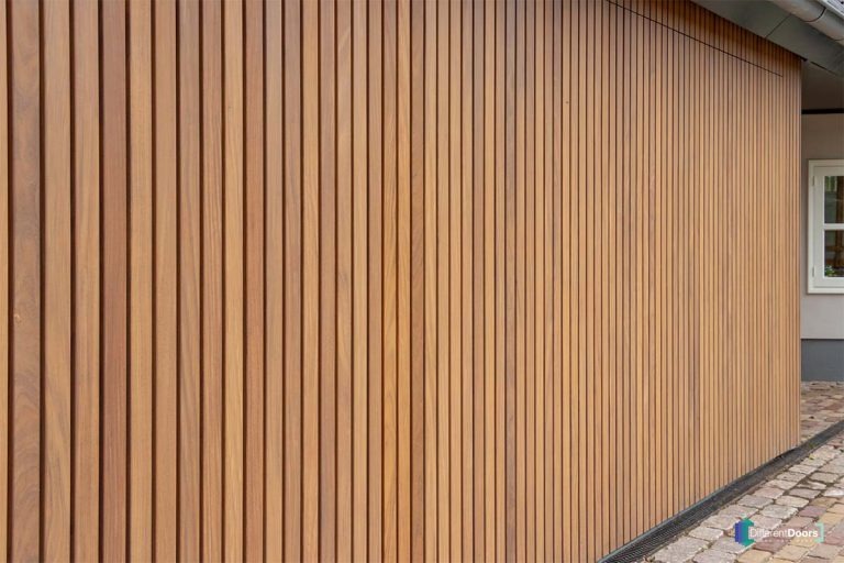 Zijwaartse garagedeur hout