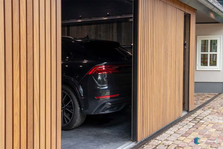 Zijwaartse garagedeur hout