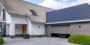 Elektrische houten garagedeur grijs