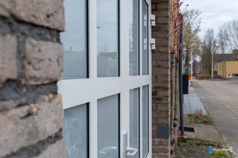 Onderhoudsarme garagedeur met glas