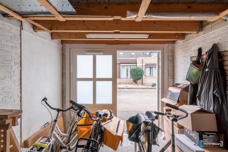 Openslaande garagedeur wit