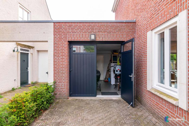 Onderhoudsarme garagedeur met glas