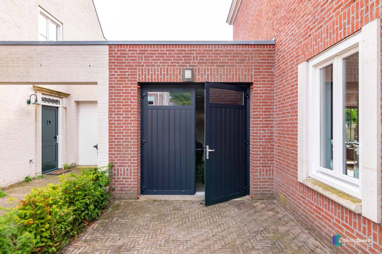 Onderhoudsarme garagedeur met glas