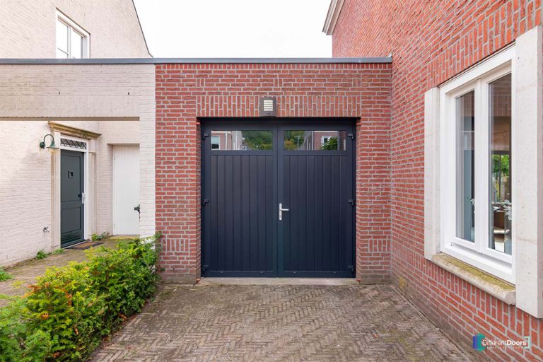 Garagedeur donkerblauw