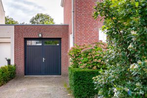 Onderhoudsvrije openslaande garagedeur