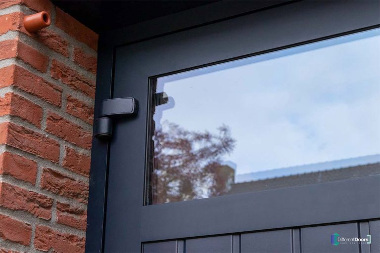 Onderhoudsvrije openslaande garagedeur