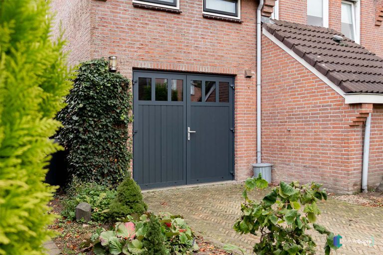 Openslaande garagedeur antracietgrijs