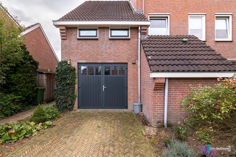 Openslaande garagedeur onderhoudsarm