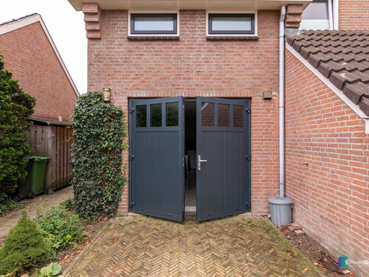 Openslaande garagedeur onderhoudsarm