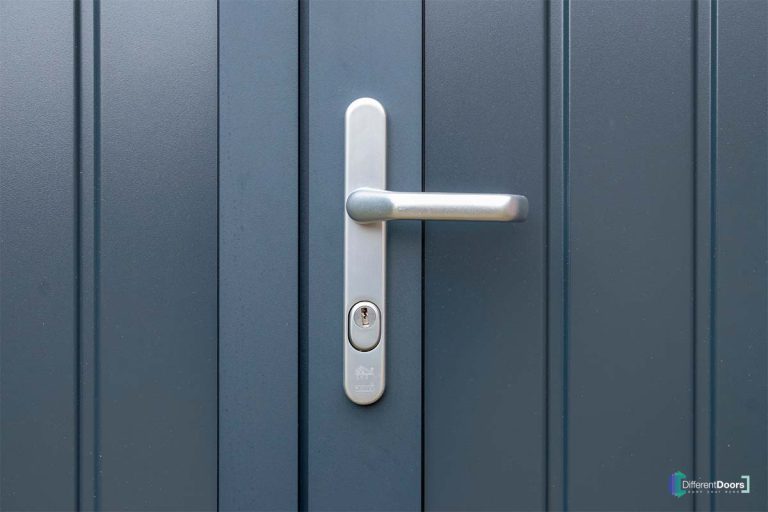 Veilige openslaande garagedeur