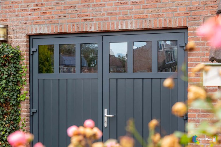 bijzondere garagedeur met glas