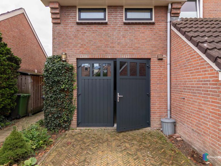 bijzondere garagedeur met glas