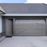 Sectionaal garagedeur met loopdeur