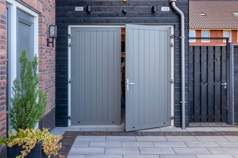 Onderhoudsvrije openslaande garagedeur
