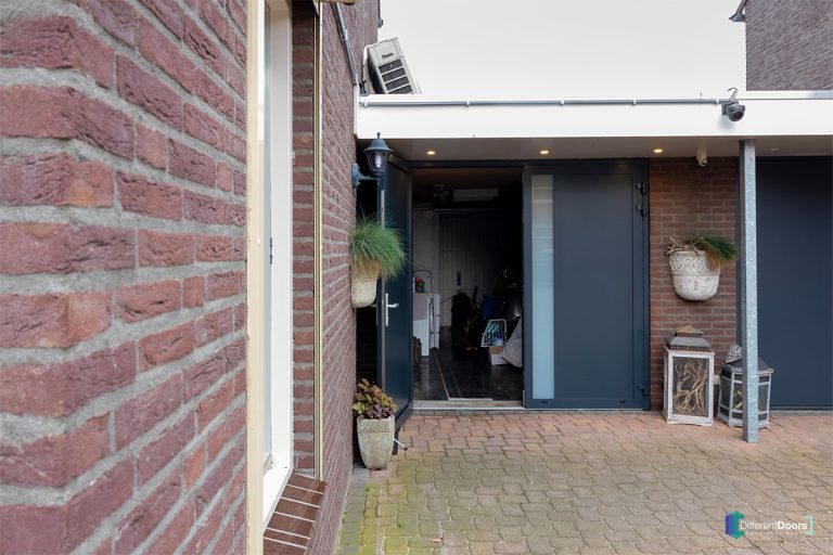 Openslaande garagedeur onderhoudsarm