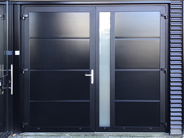 Onderhoudsarme garagedeur met glas
