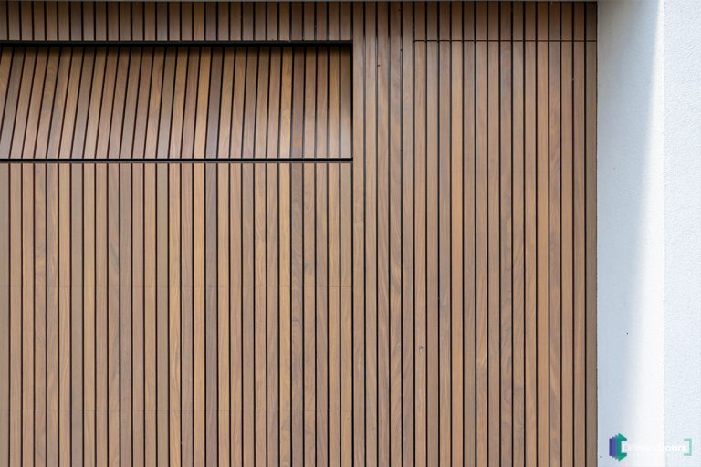 Afrormosia houten garagedeur