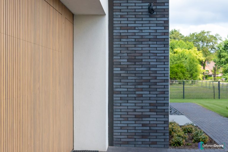 Afrormosia houten garagedeur