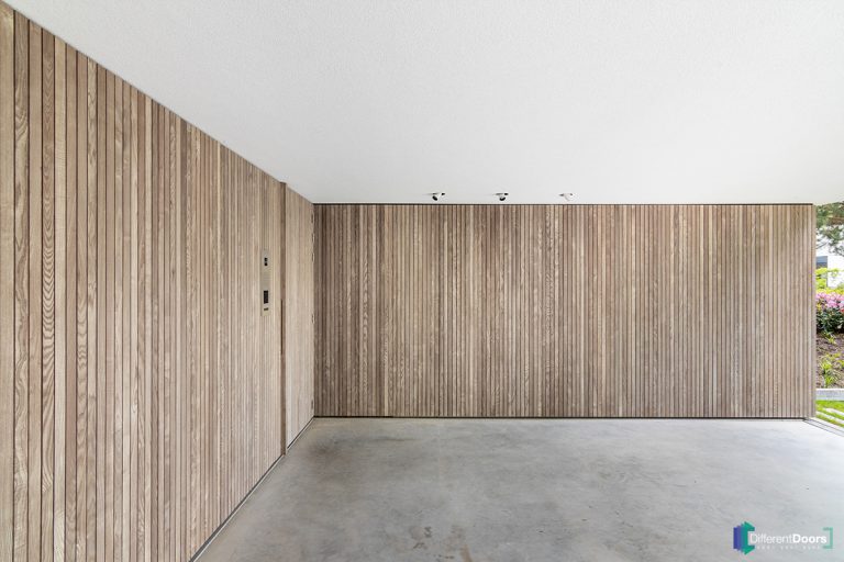 Elektrische houten garagedeuren