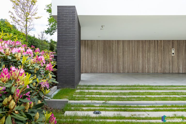 Luxe houten garagedeur