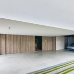 Zijwaartse houten garagedeuren