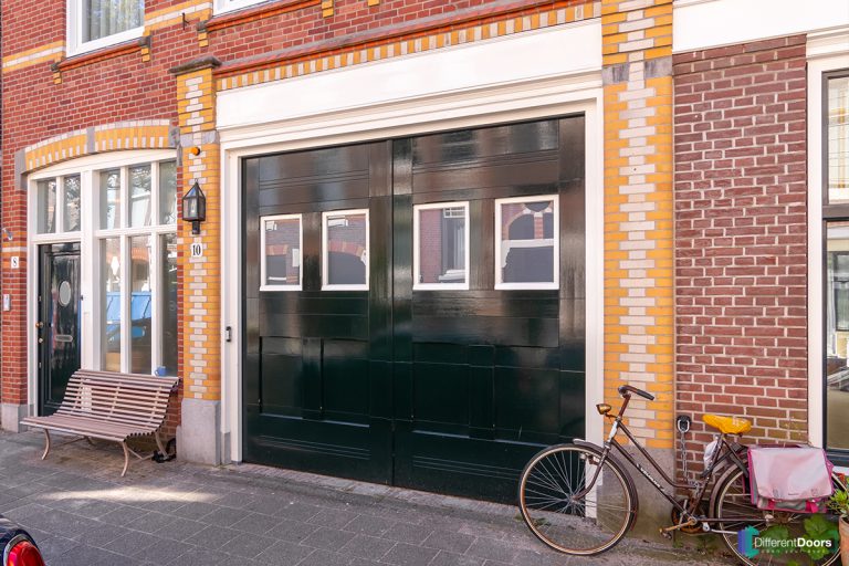 Houten garagedeur monumentaal pand