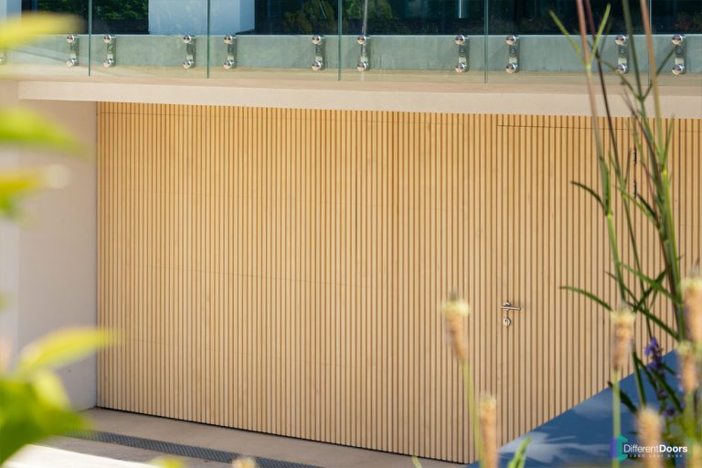 Houten garagedeur Accoya